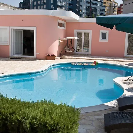110 Sqm With Swimming Pool In Appartement